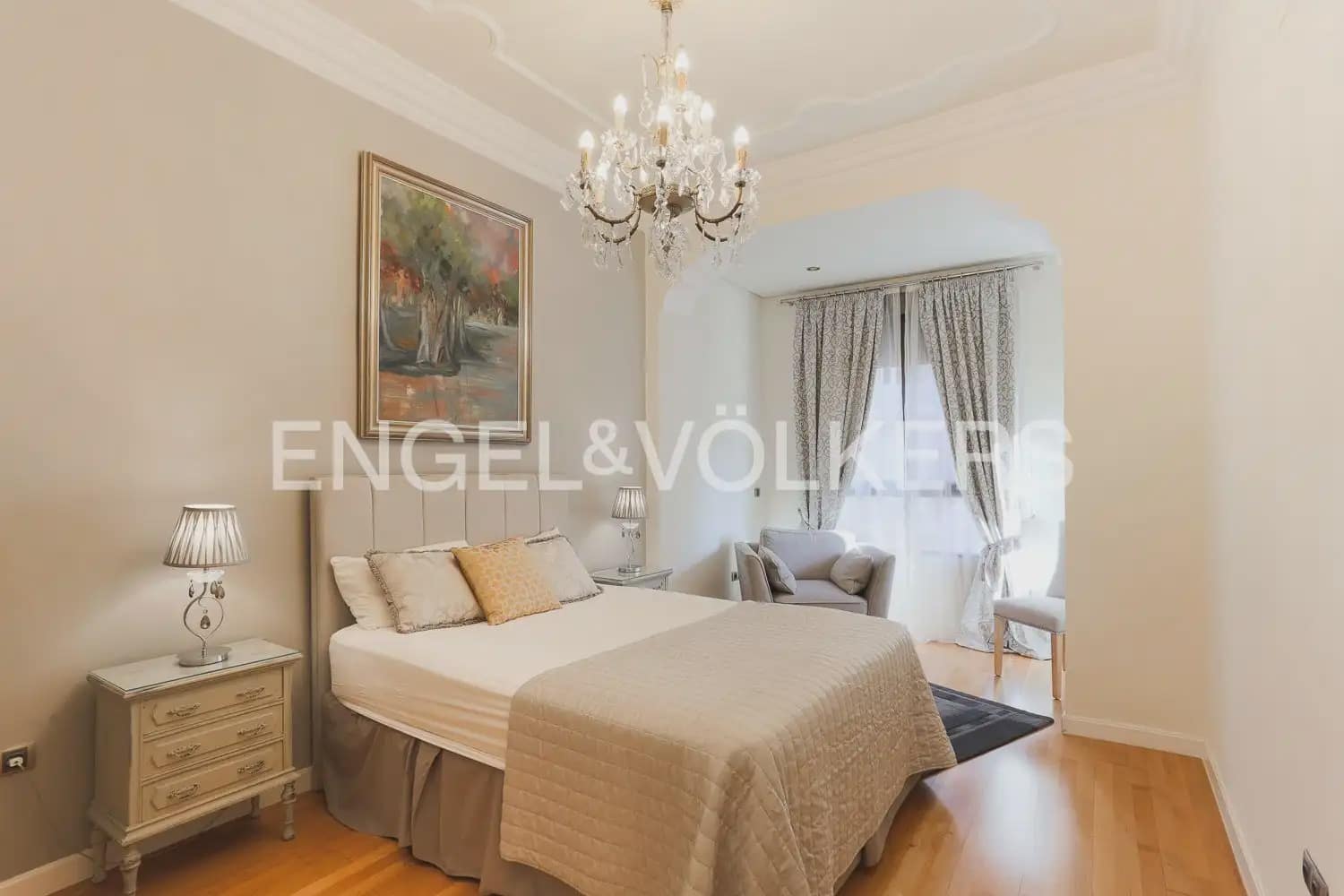 4 slaapkamer Flat te huur in Valencia stad - € 2.900 (Ref: 10039283)