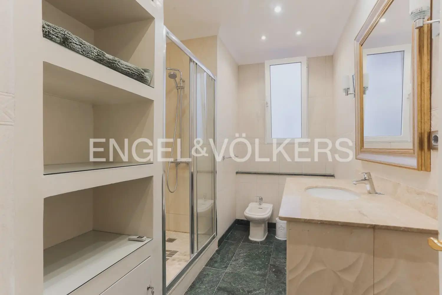 4 slaapkamer Flat te huur in Valencia stad - € 2.900 (Ref: 10039283)