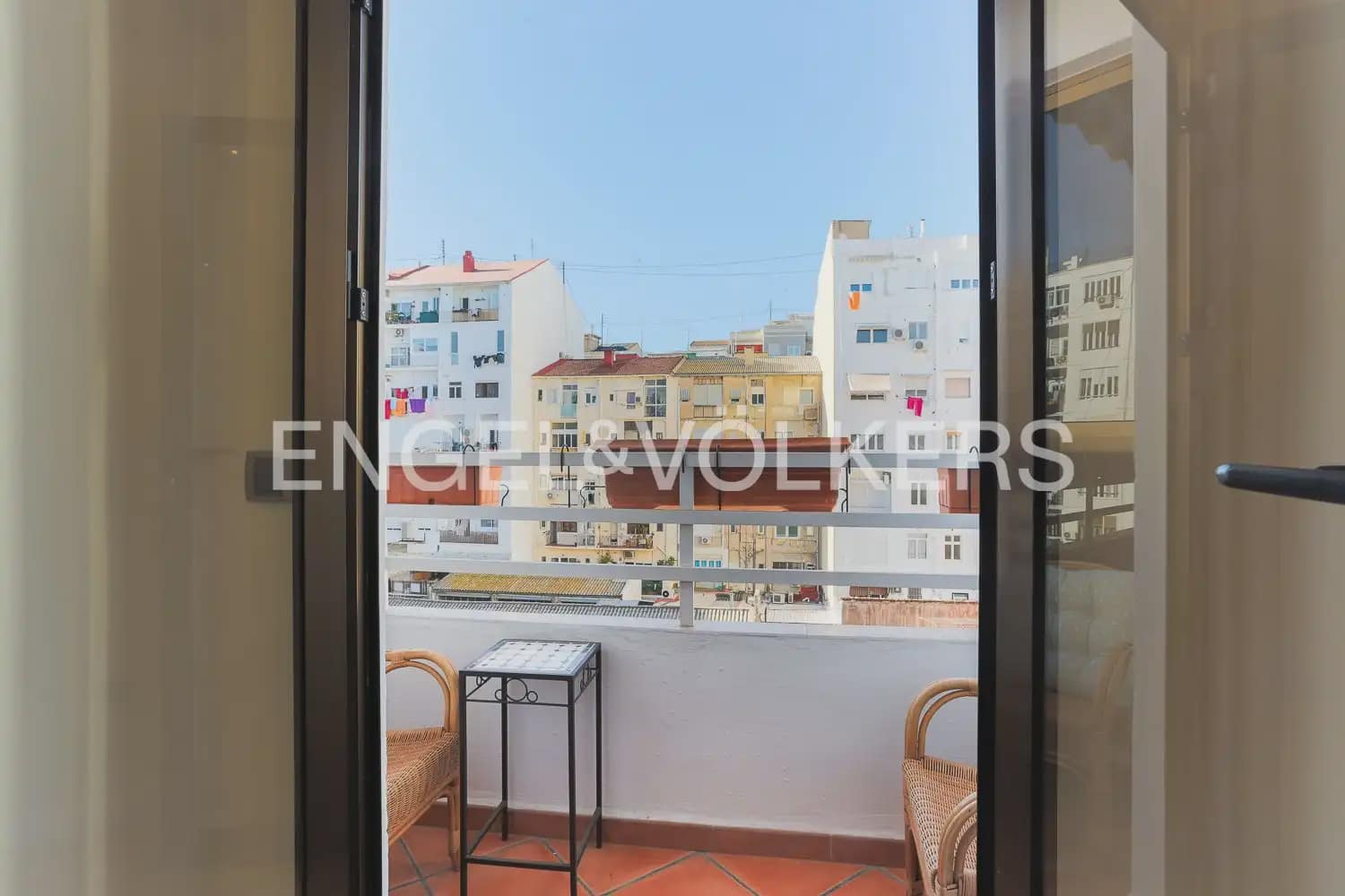 4 slaapkamer Flat te huur in Valencia stad - € 2.900 (Ref: 10039283)