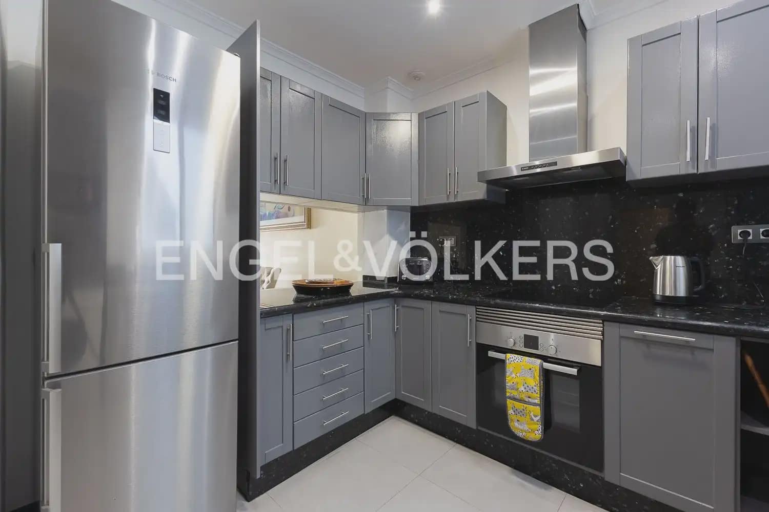 4 slaapkamer Flat te huur in Valencia stad - € 2.900 (Ref: 10039283)