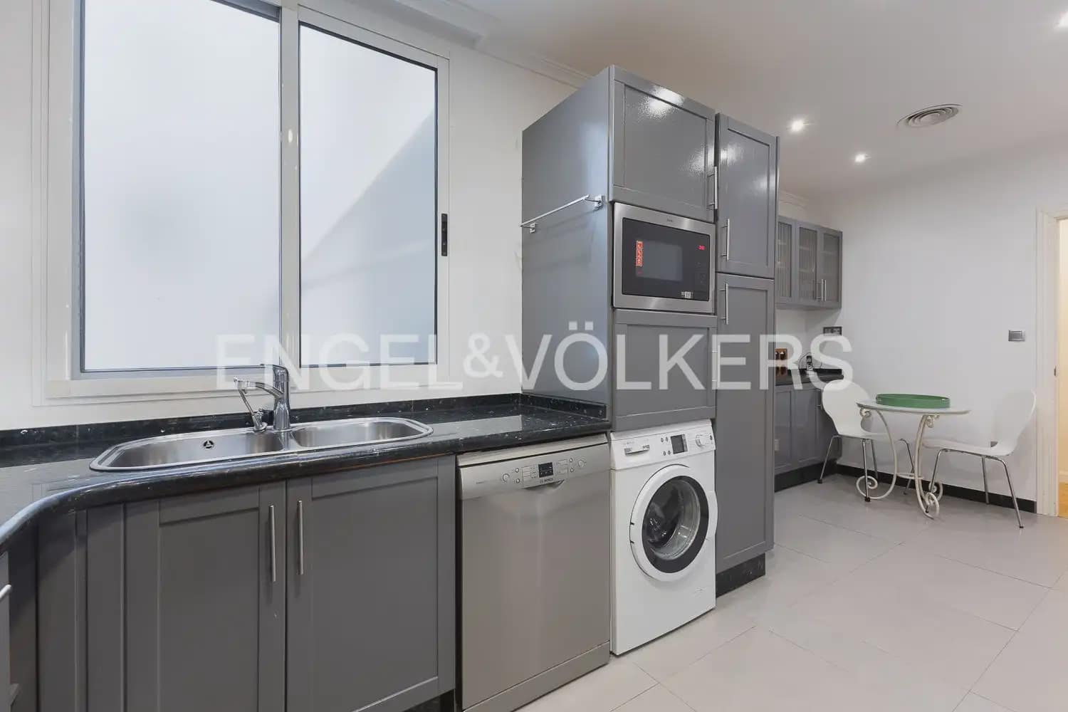 4 slaapkamer Flat te huur in Valencia stad - € 2.900 (Ref: 10039283)