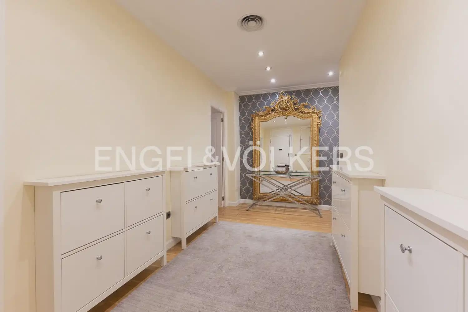 4 slaapkamer Flat te huur in Valencia stad - € 2.900 (Ref: 10039283)