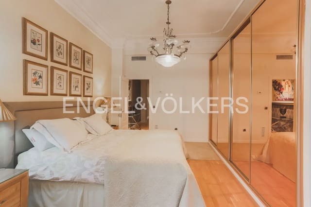 4 slaapkamer Flat te huur in La Gran Via, Valencia stad - € 2.900 (Ref: 10039283)