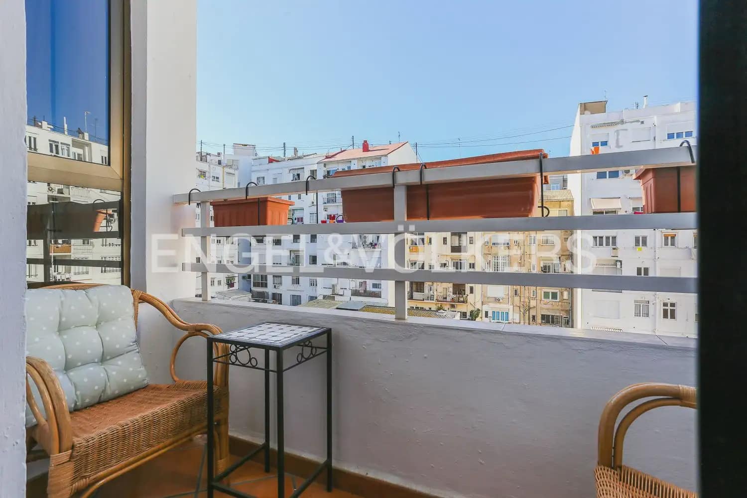 4 slaapkamer Flat te huur in Valencia stad - € 2.900 (Ref: 10039283)