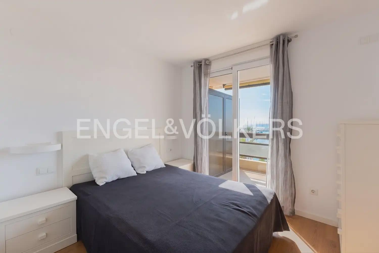 3 bedroom Flat for rent in La Pobla de Farnals with pool - € 1,600 (Ref: 10041786)