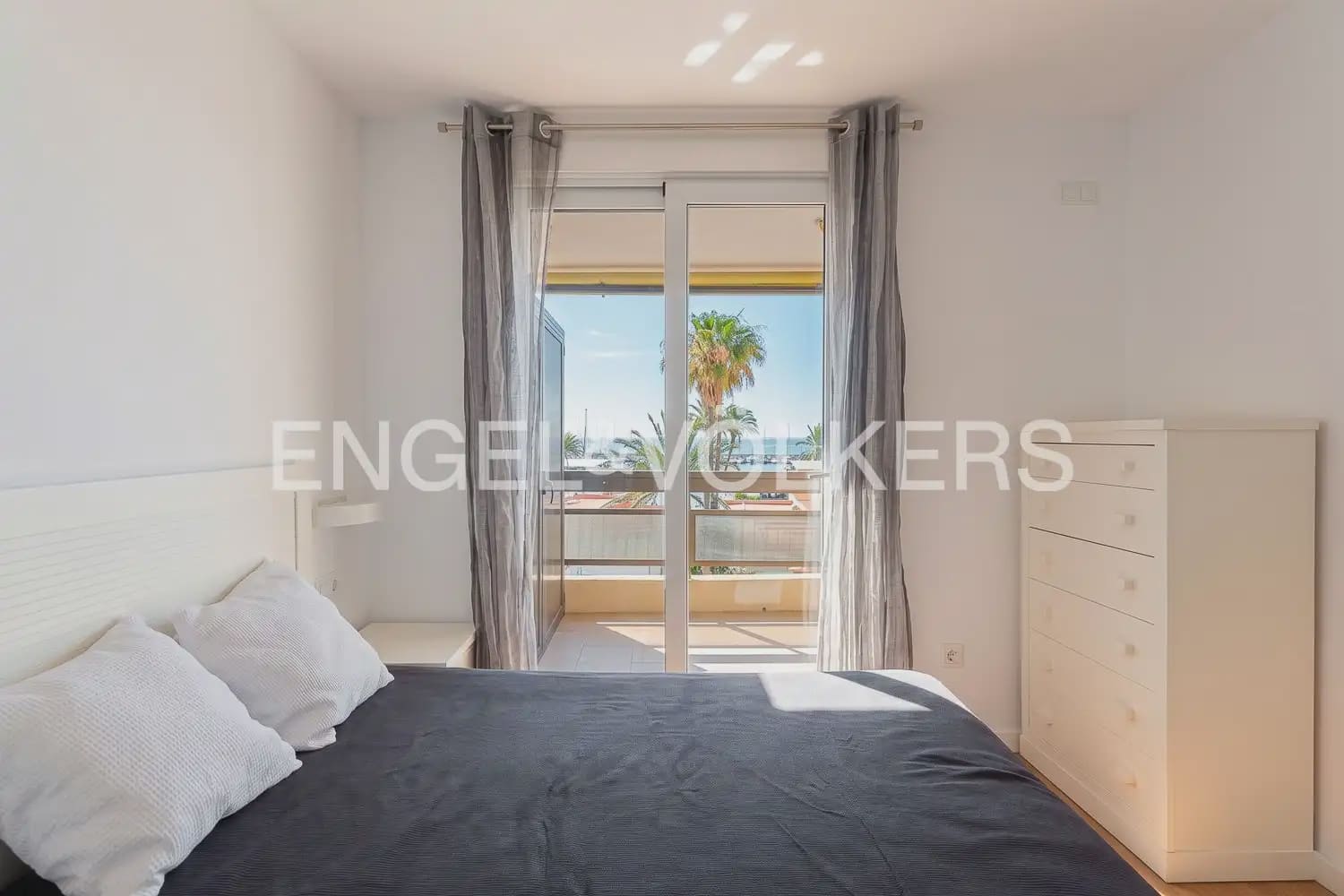3 bedroom Flat for rent in La Pobla de Farnals with pool - € 1,600 (Ref: 10041786)