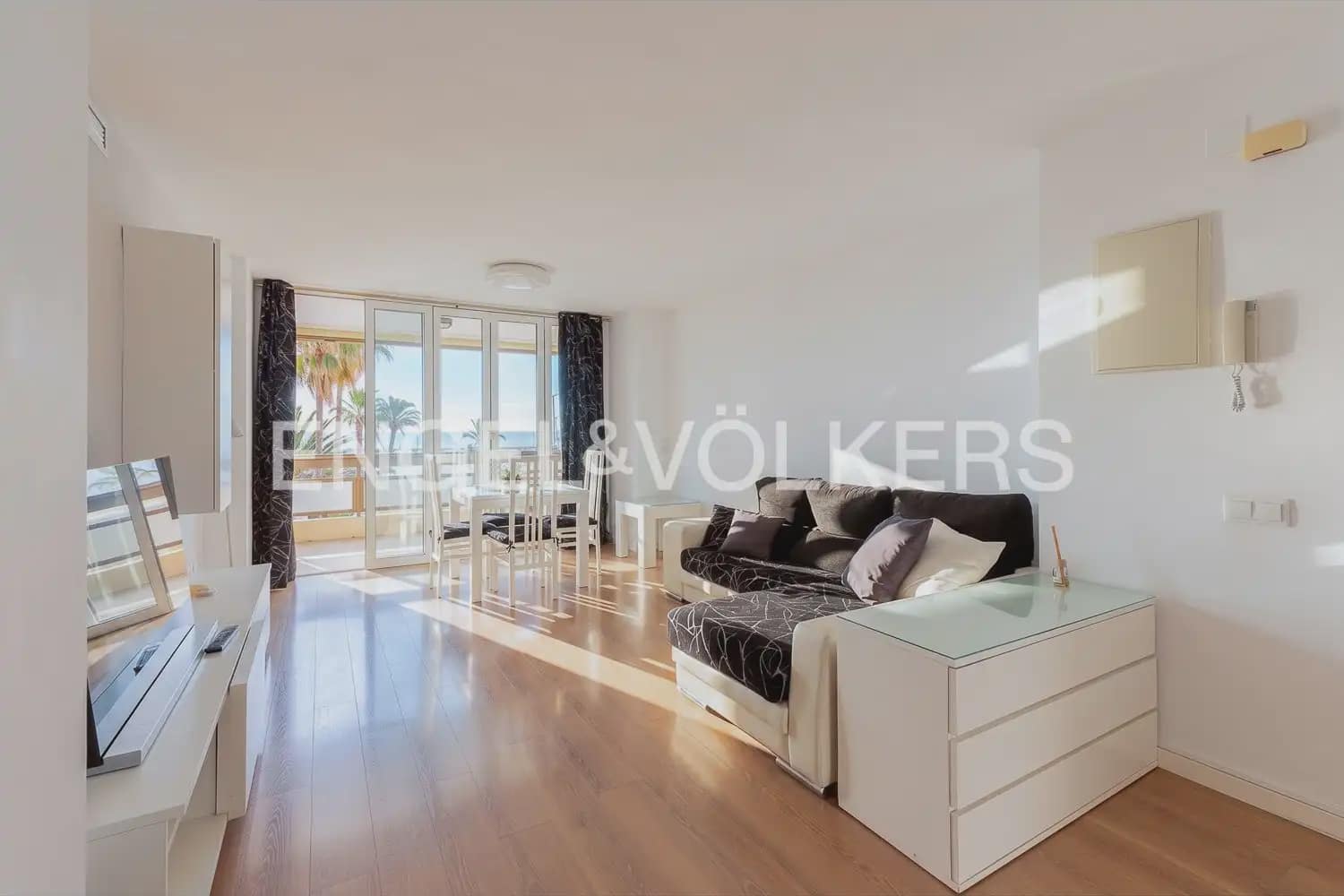 3 bedroom Flat for rent in La Pobla de Farnals with pool - € 1,600 (Ref: 10041786)