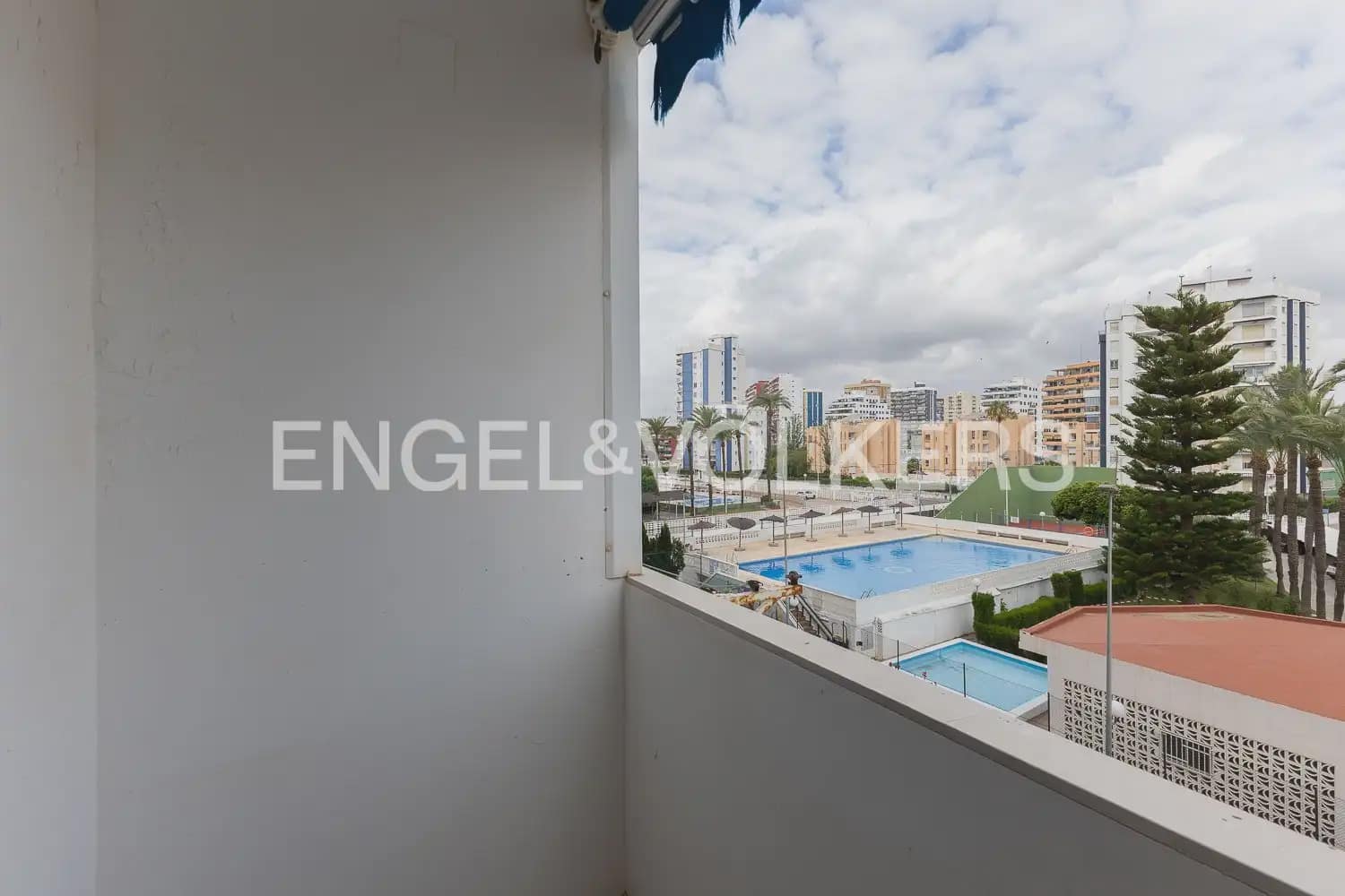 3 bedroom Flat for rent in La Pobla de Farnals with pool - € 1,600 (Ref: 10041786)