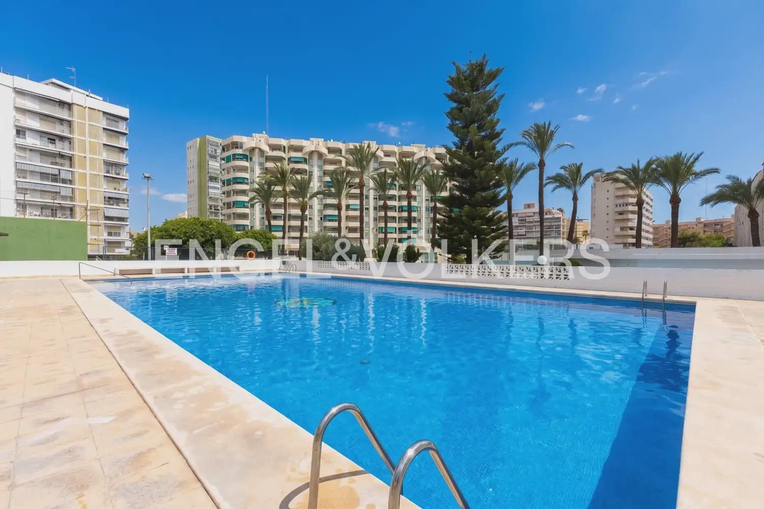 3 bedroom Flat for rent in La Pobla de Farnals with pool - € 1,600 (Ref: 10041786)