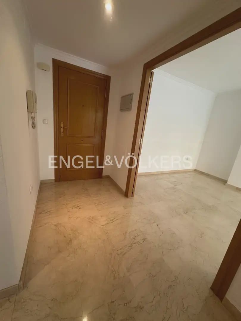 Appartement de 2 chambres à louer à Valence ville avec piscine garage - 2 000 € (Ref: 10041787)