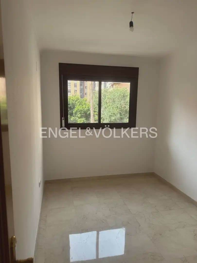 Appartement de 2 chambres à louer à Valence ville avec piscine garage - 2 000 € (Ref: 10041787)