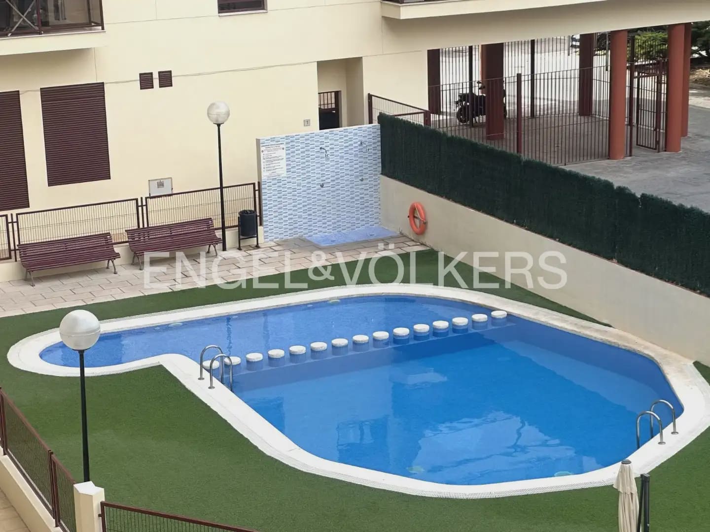 Appartement de 2 chambres à louer à Valence ville avec piscine garage - 2 000 € (Ref: 10041787)
