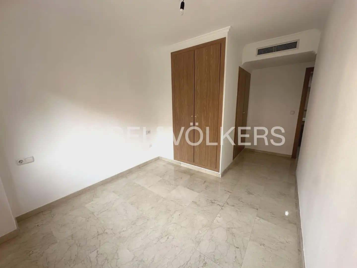 Appartement de 2 chambres à louer à Valence ville avec piscine garage - 2 000 € (Ref: 10041787)