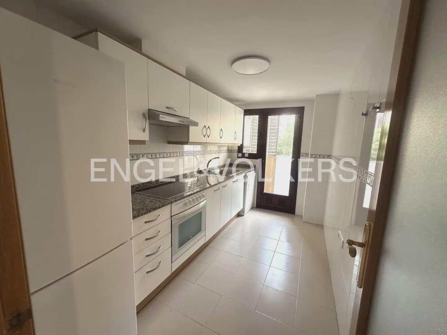 Appartement de 2 chambres à louer à Valence ville avec piscine garage - 2 000 € (Ref: 10041787)