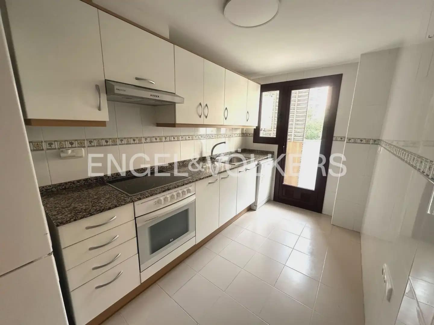 Appartement de 2 chambres à louer à Valence ville avec piscine garage - 2 000 € (Ref: 10041787)