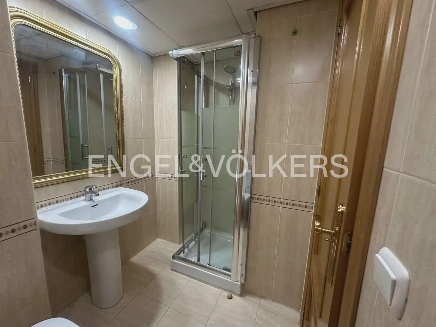 Appartement de 2 chambres à louer à Valence ville avec piscine garage - 2 000 € (Ref: 10041787)