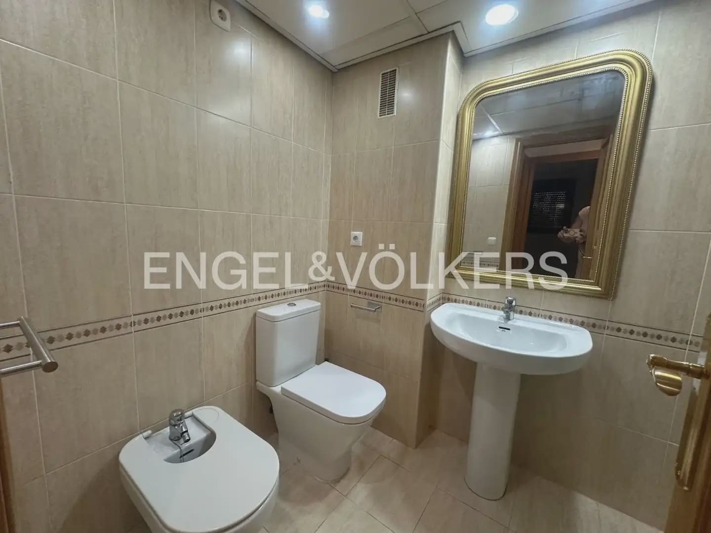 Appartement de 2 chambres à louer à Valence ville avec piscine garage - 2 000 € (Ref: 10041787)