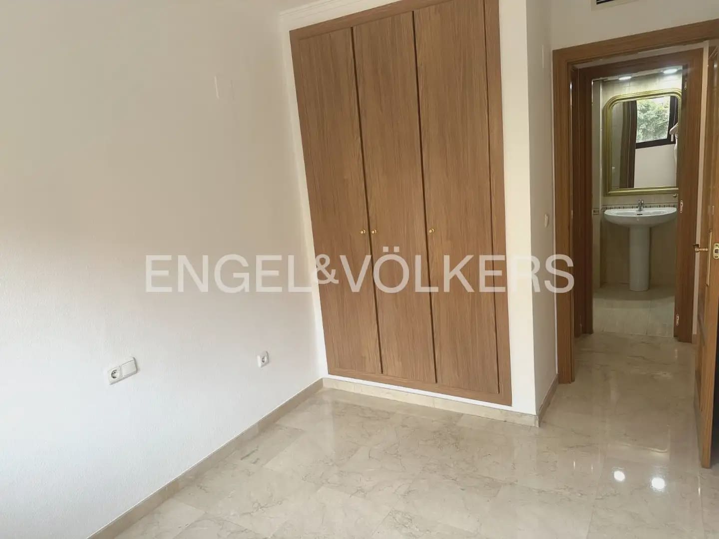 Appartement de 2 chambres à louer à Valence ville avec piscine garage - 2 000 € (Ref: 10041787)