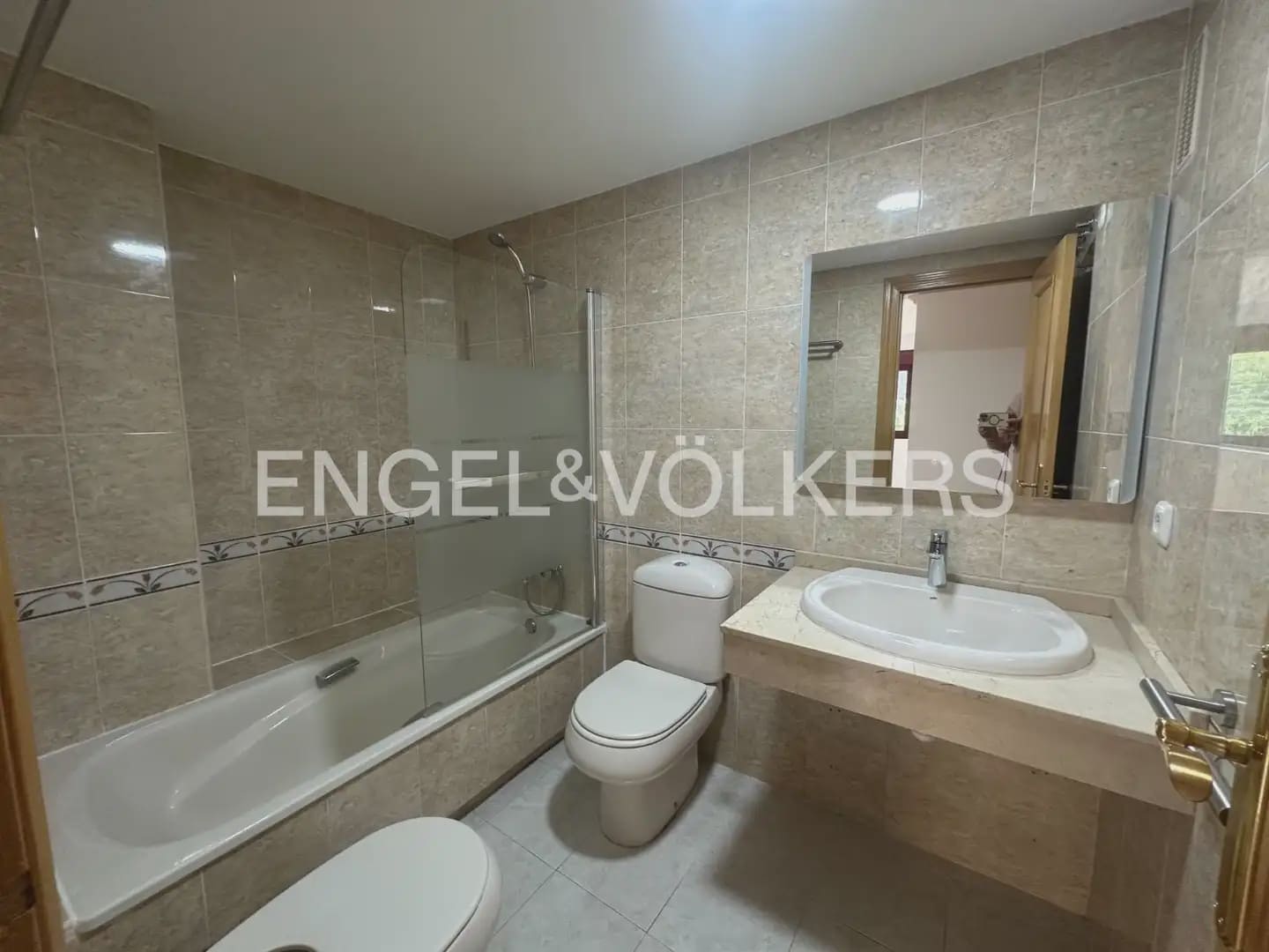 Appartement de 2 chambres à louer à Valence ville avec piscine garage - 2 000 € (Ref: 10041787)