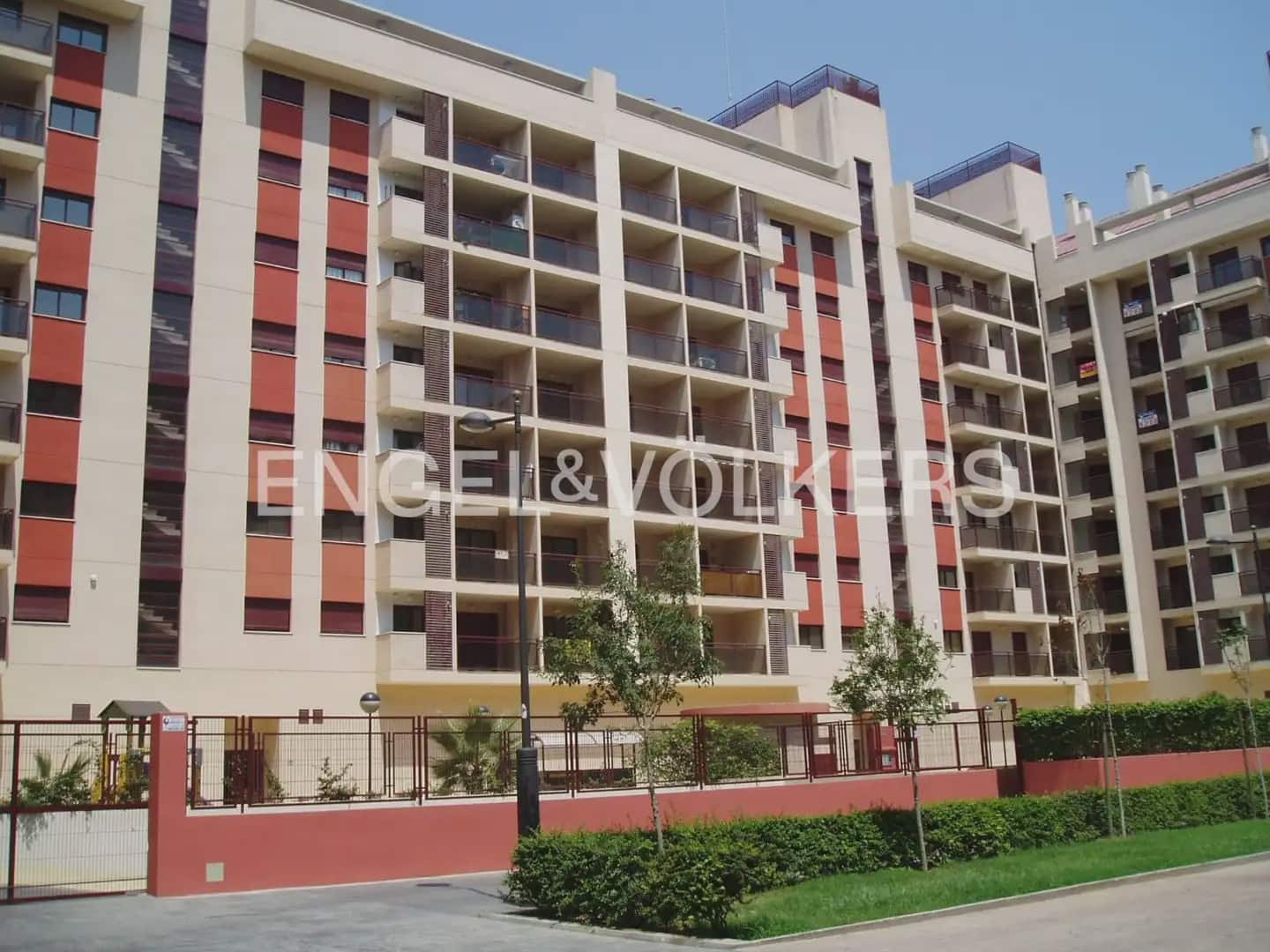 Appartement de 2 chambres à louer à Valence ville avec piscine garage - 2 000 € (Ref: 10041787)