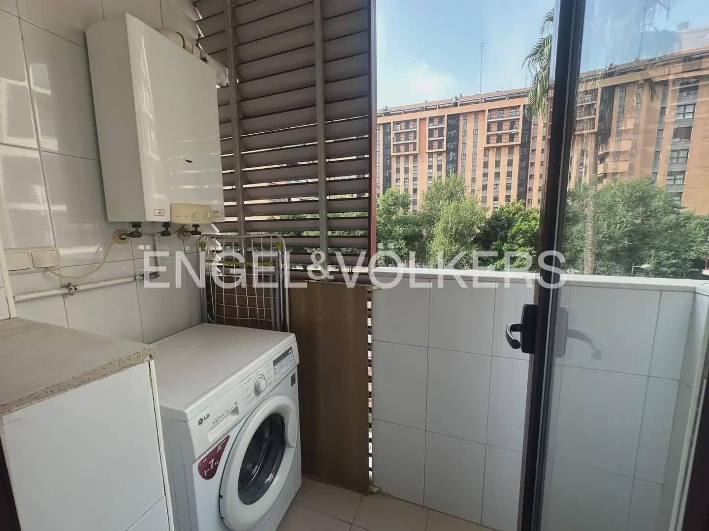 Appartement de 2 chambres à louer à Valence ville avec piscine garage - 2 000 € (Ref: 10041787)