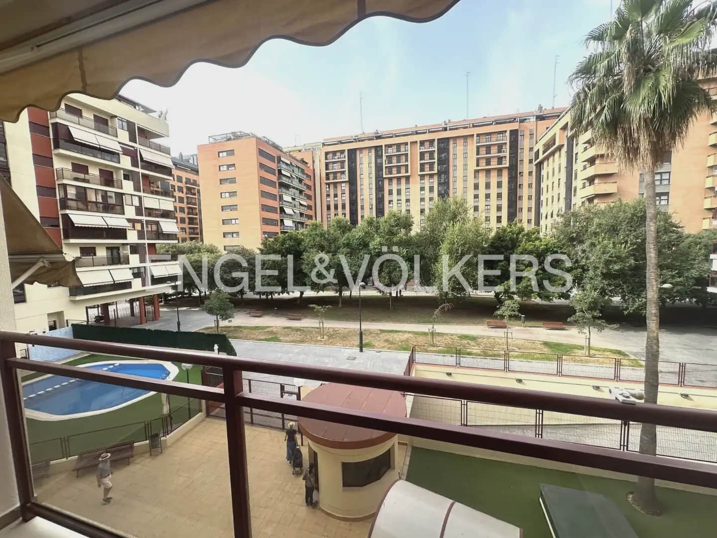 Appartement de 2 chambres à louer à Valence ville avec piscine garage - 2 000 € (Ref: 10041787)