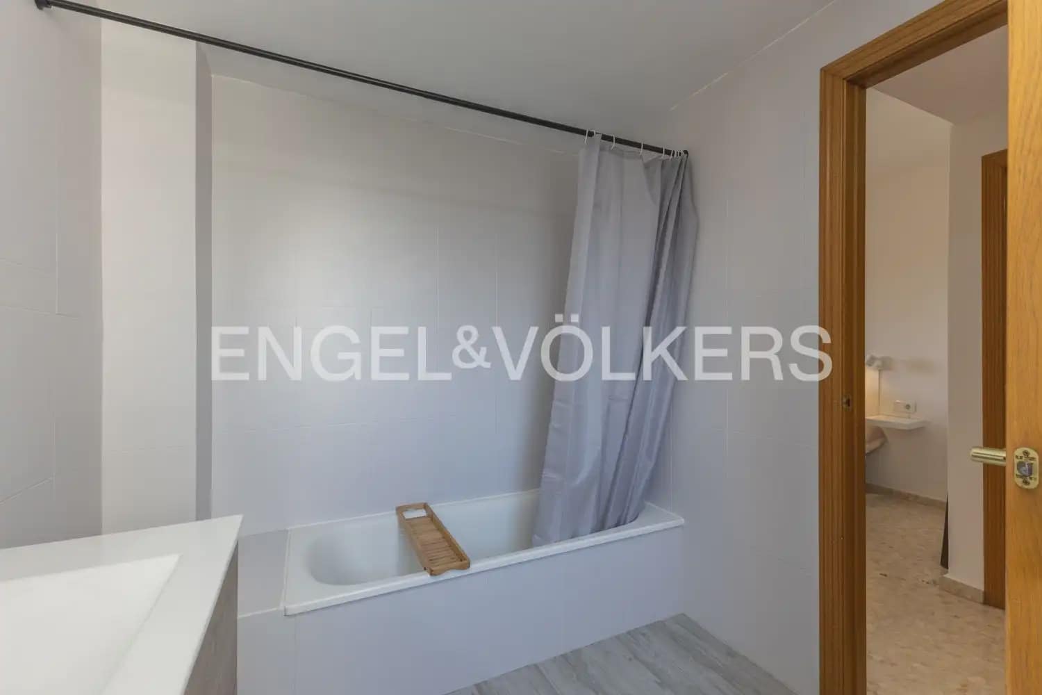 4 soverom Leilighet til leie i Paterna med svømmebasseng garasje - € 1 600 (Ref: 10041788)