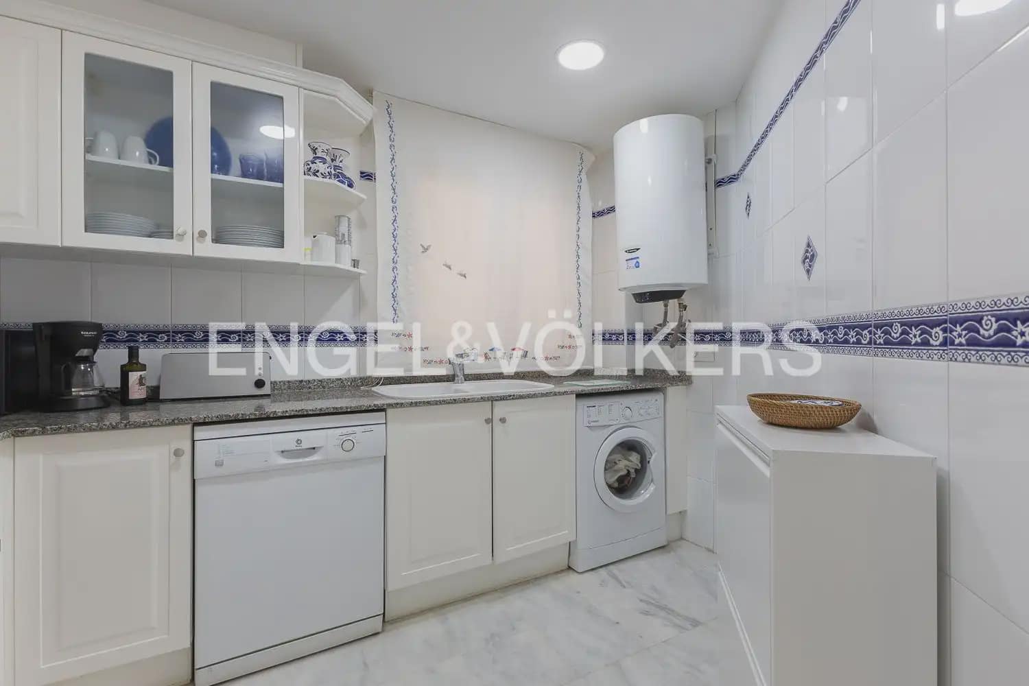 2 slaapkamer Flat te huur in Altea met zwembad garage - € 1.400 (Ref: 10041929)