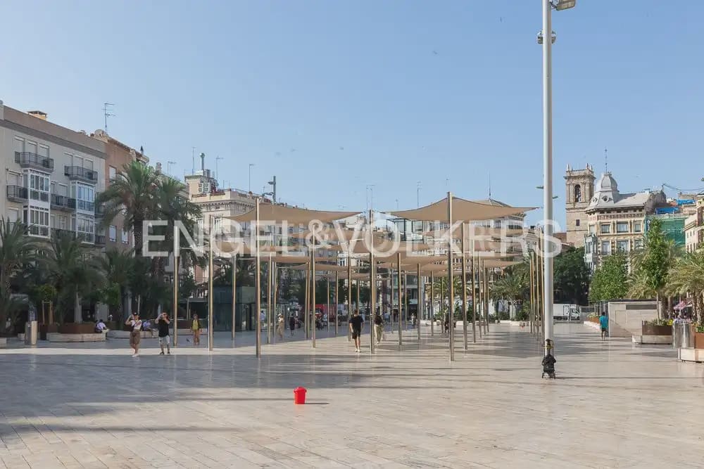 4 Zimmer Wohnung zu vermieten in Valencia Stadt - 2.000 € (Ref: 10043452)
