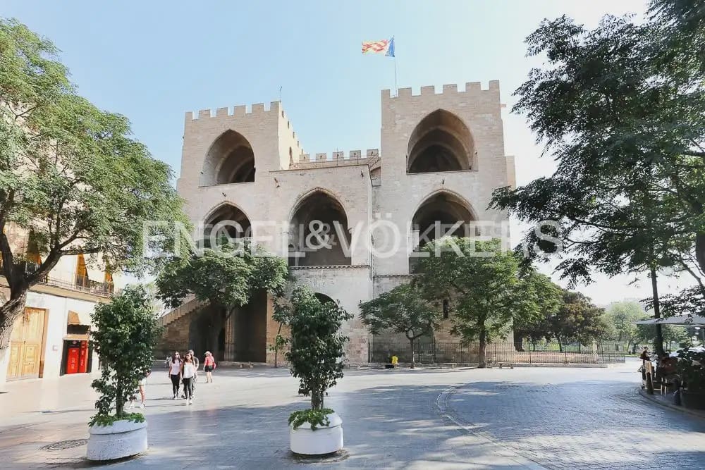 4 Zimmer Wohnung zu vermieten in Valencia Stadt - 2.000 € (Ref: 10043452)
