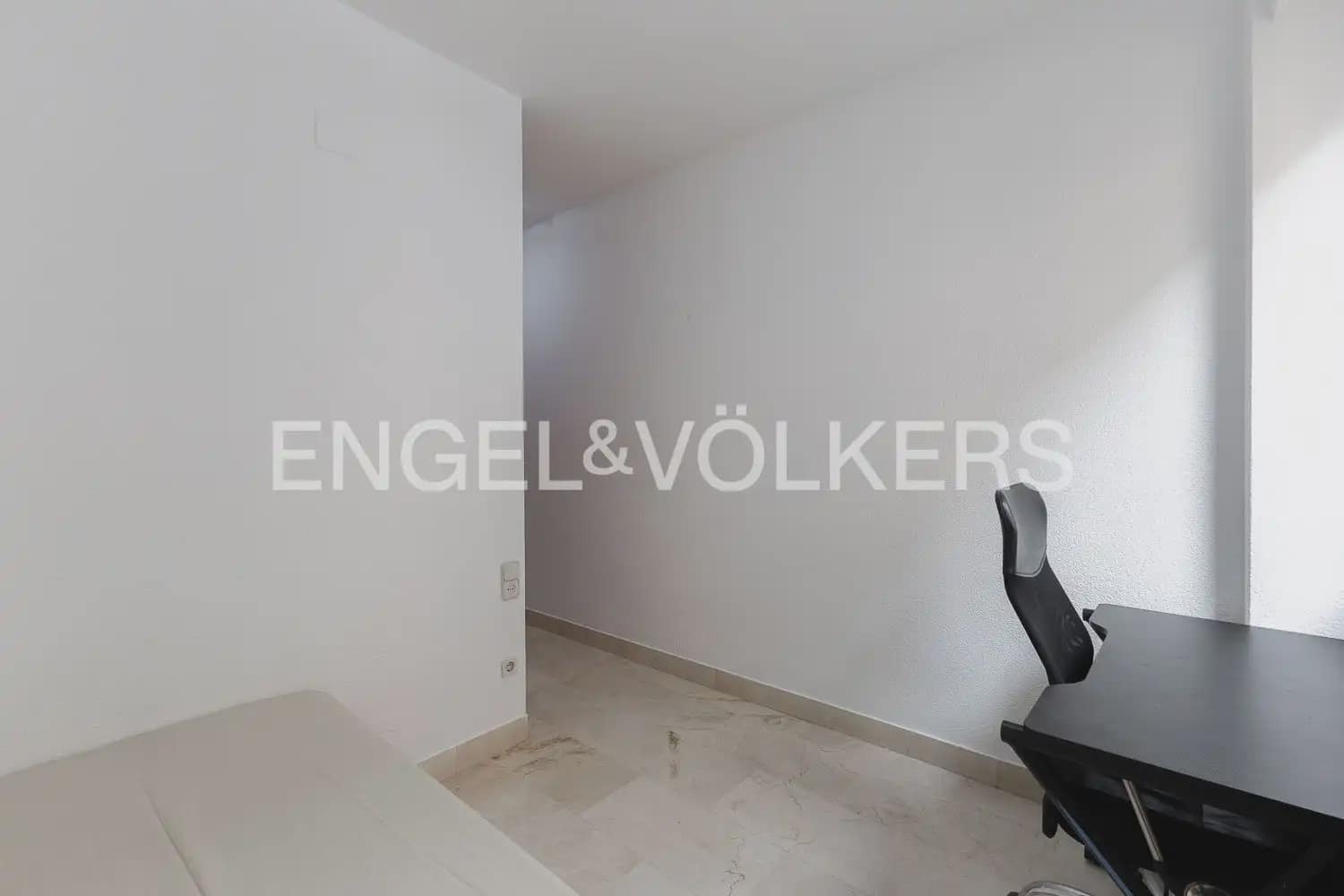 4 Zimmer Wohnung zu vermieten in Valencia Stadt - 2.000 € (Ref: 10043452)