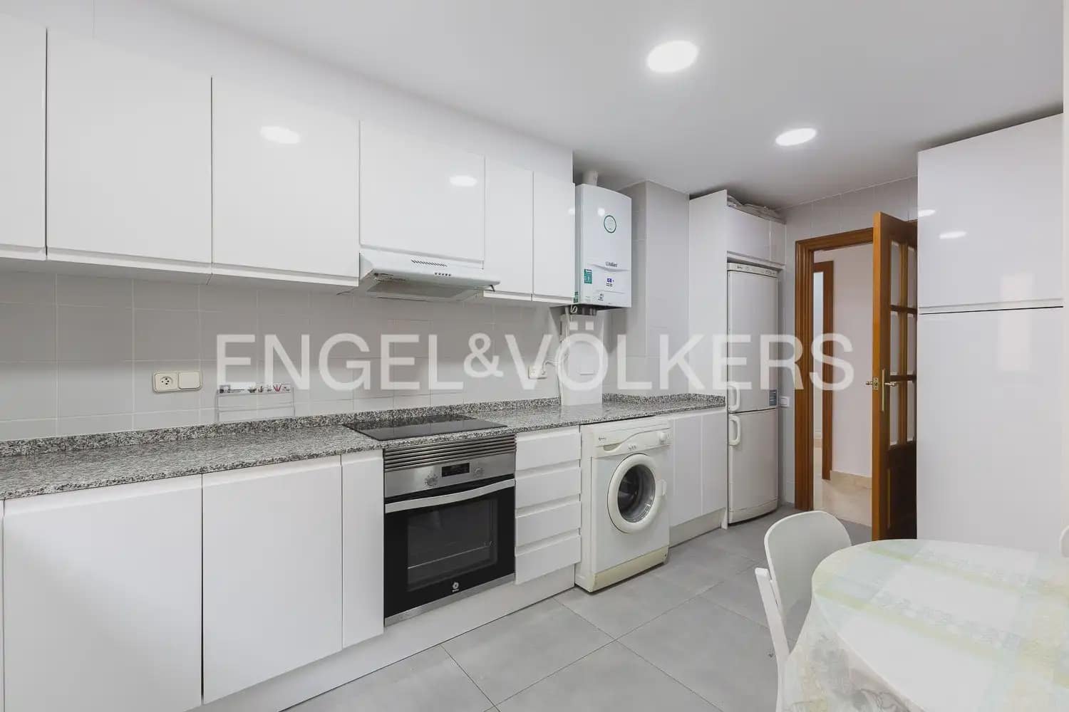 4 Zimmer Wohnung zu vermieten in Valencia Stadt - 2.000 € (Ref: 10043452)