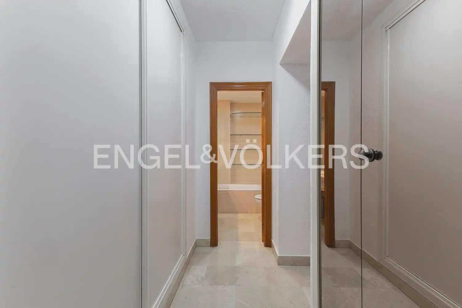 4 Zimmer Wohnung zu vermieten in Valencia Stadt - 2.000 € (Ref: 10043452)