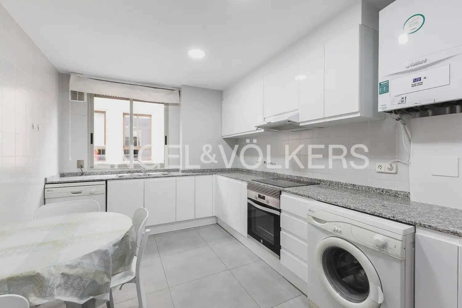 4 Zimmer Wohnung zu vermieten in Valencia Stadt - 2.000 € (Ref: 10043452)