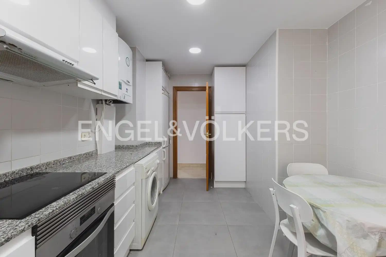 4 Zimmer Wohnung zu vermieten in Valencia Stadt - 2.000 € (Ref: 10043452)