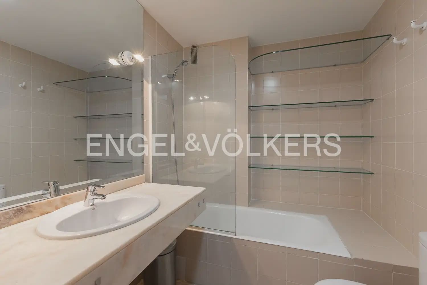 4 Zimmer Wohnung zu vermieten in Valencia Stadt - 2.000 € (Ref: 10043452)