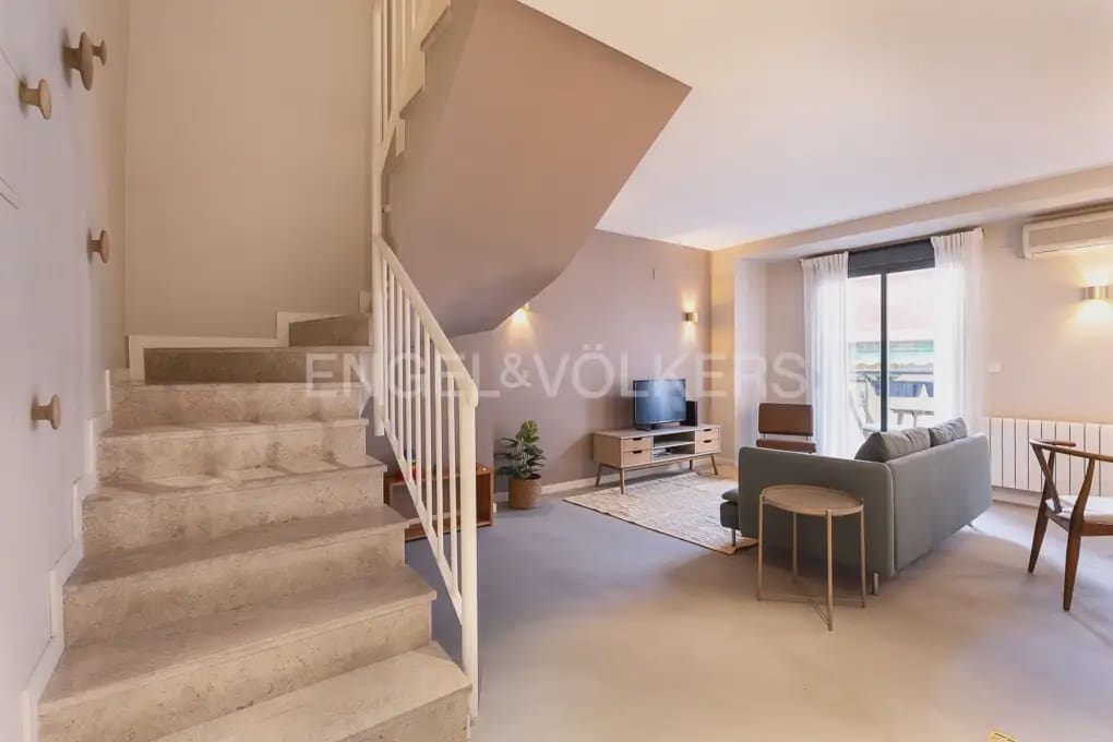 Appartement de 2 chambres à louer à Valence ville avec garage - 2 300 € (Ref: 10043455)