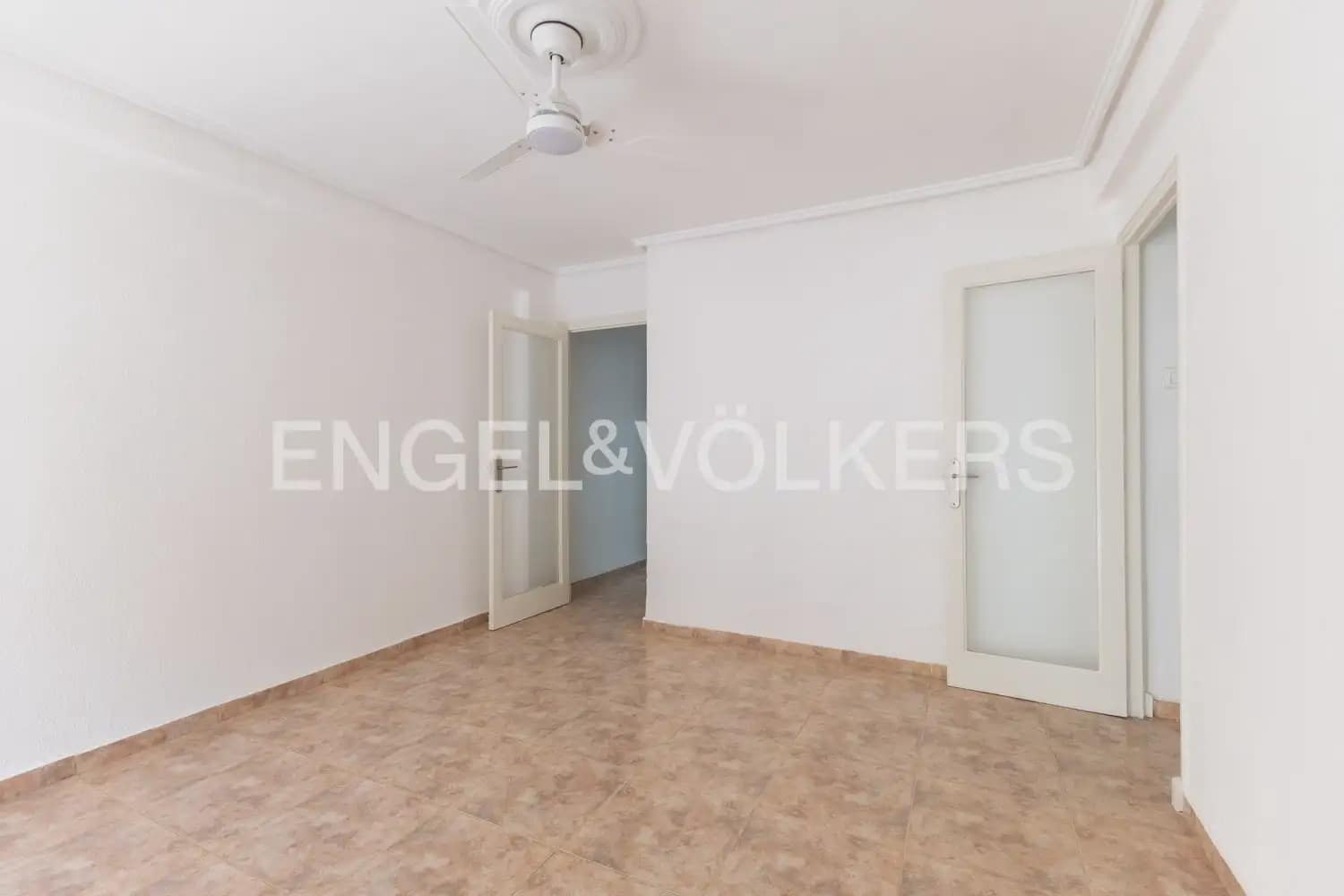 4 slaapkamer Flat te koop in Valencia stad - € 280.000 (Ref: 10043571)