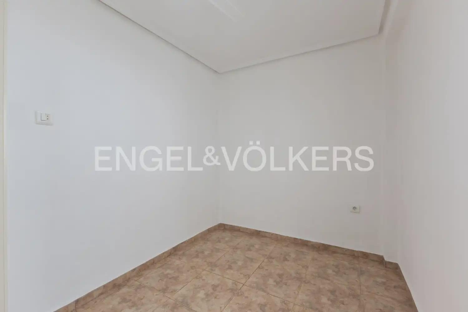 4 slaapkamer Flat te koop in Valencia stad - € 280.000 (Ref: 10043571)