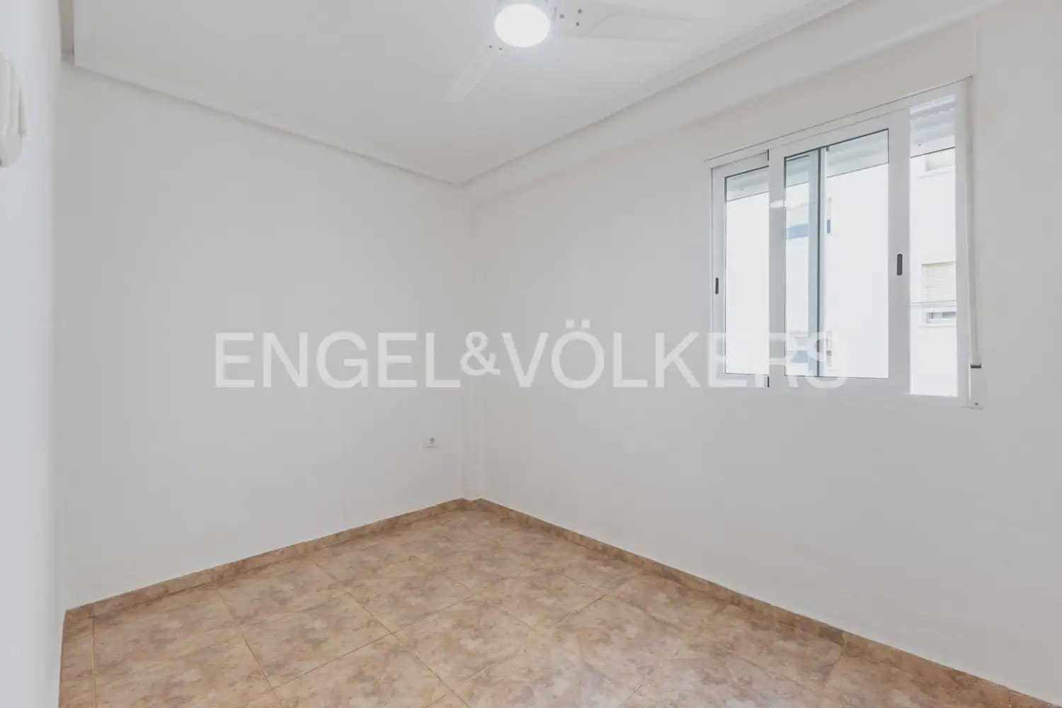 4 slaapkamer Flat te koop in Valencia stad - € 280.000 (Ref: 10043571)