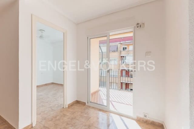 4 slaapkamer Flat te koop in Patraix, Valencia stad - € 280.000 (Ref: 10043571)