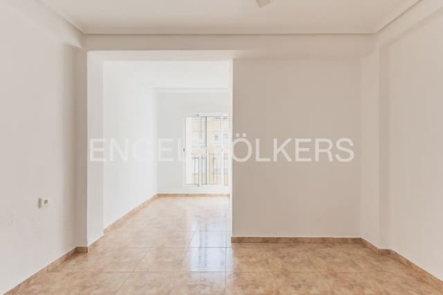 4 slaapkamer Flat te koop in Patraix, Valencia stad - € 280.000 (Ref: 10043571)