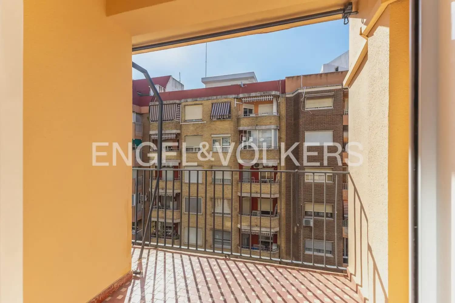 4 slaapkamer Flat te koop in Valencia stad - € 280.000 (Ref: 10043571)