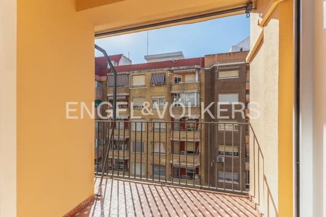4 slaapkamer Flat te koop in Patraix, Valencia stad - € 280.000 (Ref: 10043571)