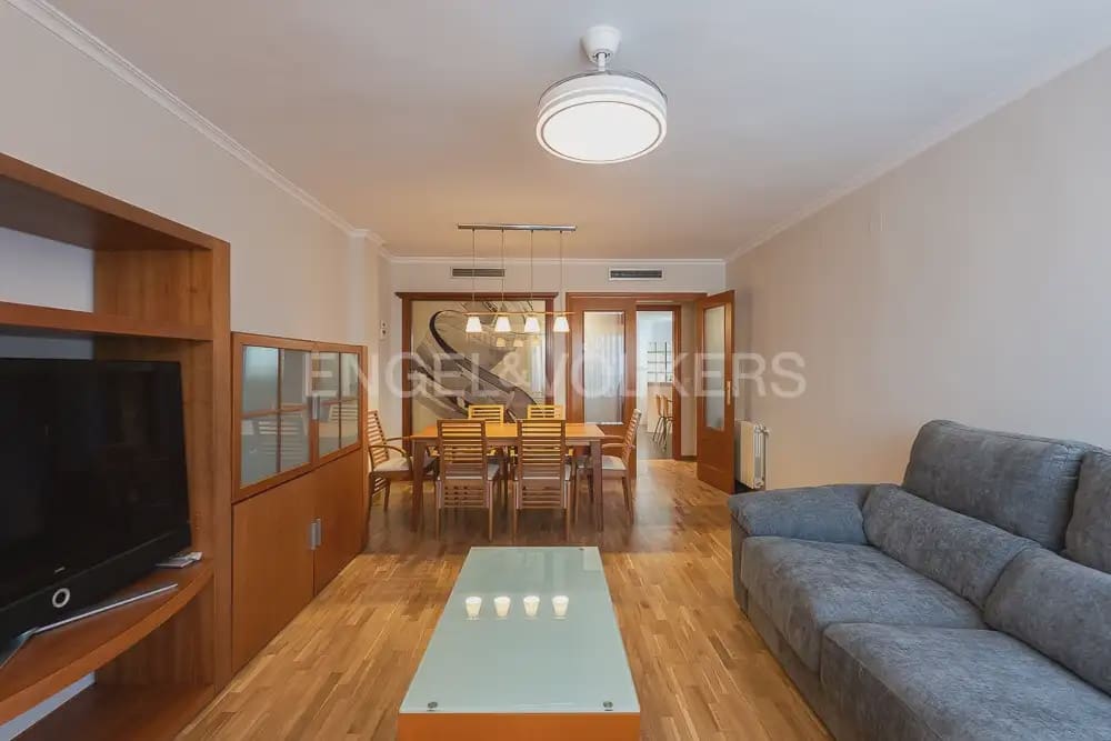 3 bedroom Flat for rent in Valencia city with garage - € 1,800 (Ref: 10044167)