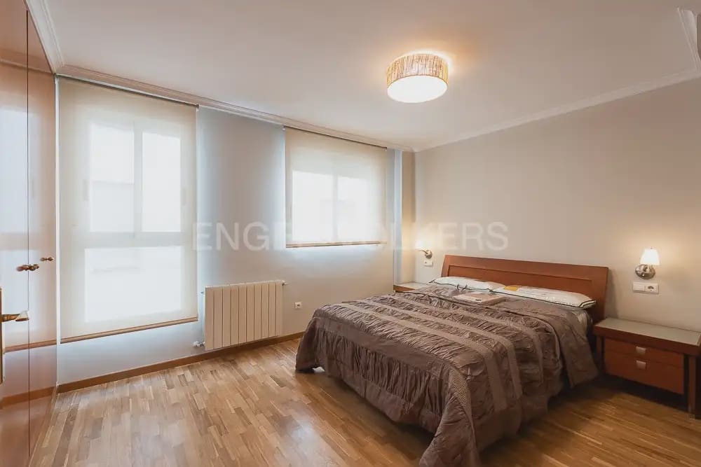 3 bedroom Flat for rent in Valencia city with garage - € 1,800 (Ref: 10044167)