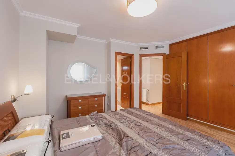 3 bedroom Flat for rent in Valencia city with garage - € 1,800 (Ref: 10044167)