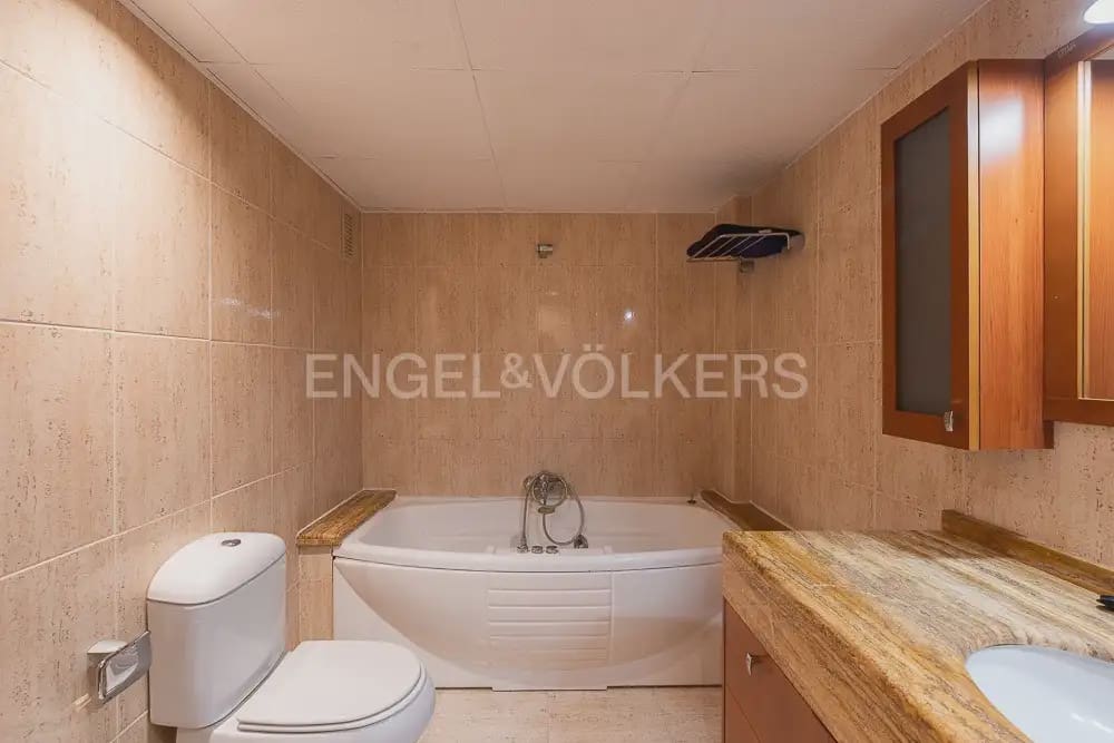 3 bedroom Flat for rent in Valencia city with garage - € 1,800 (Ref: 10044167)