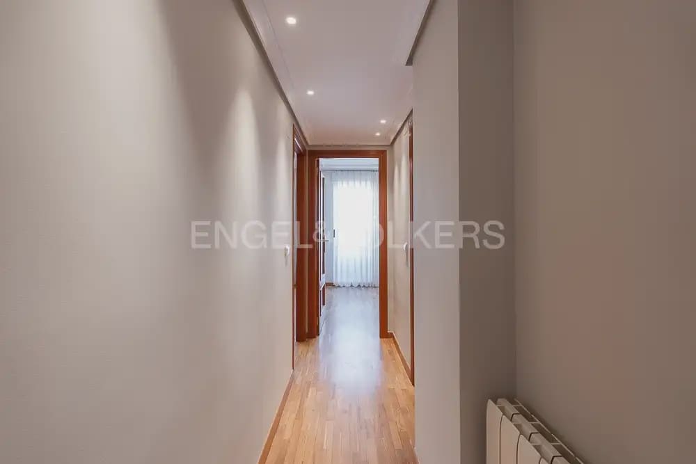 3 bedroom Flat for rent in Valencia city with garage - € 1,800 (Ref: 10044167)
