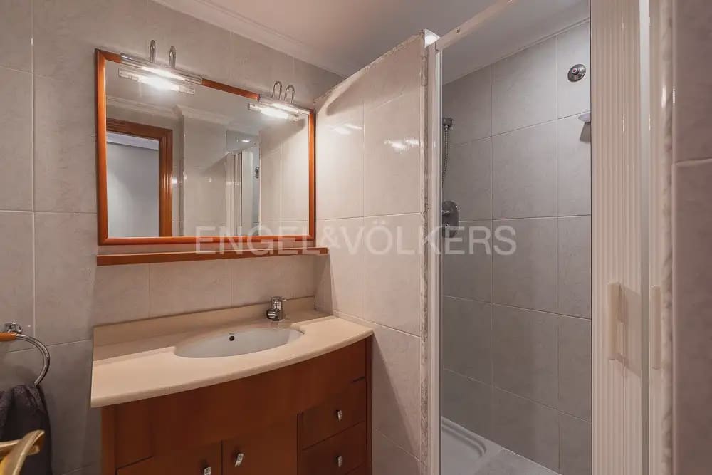 3 bedroom Flat for rent in Valencia city with garage - € 1,800 (Ref: 10044167)